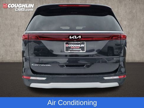 Used 2022 Kia Carnival EX image 7