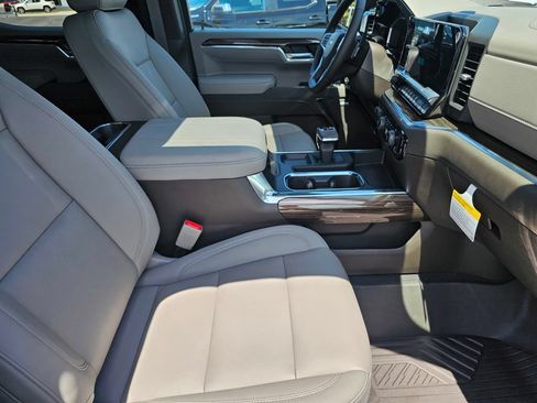 New 2026 Chevrolet Silverado 1500 LT Trail Boss w/ LT Trail Boss Premium Package AWD/4WD image 10
