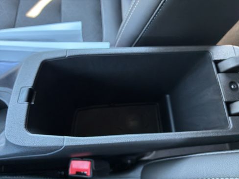 Used 2022 Chevrolet Bolt LT w/ Infotainment Package FWD image 43