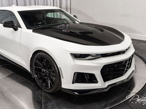 Used 2022 Chevrolet Camaro ZL1 image 2
