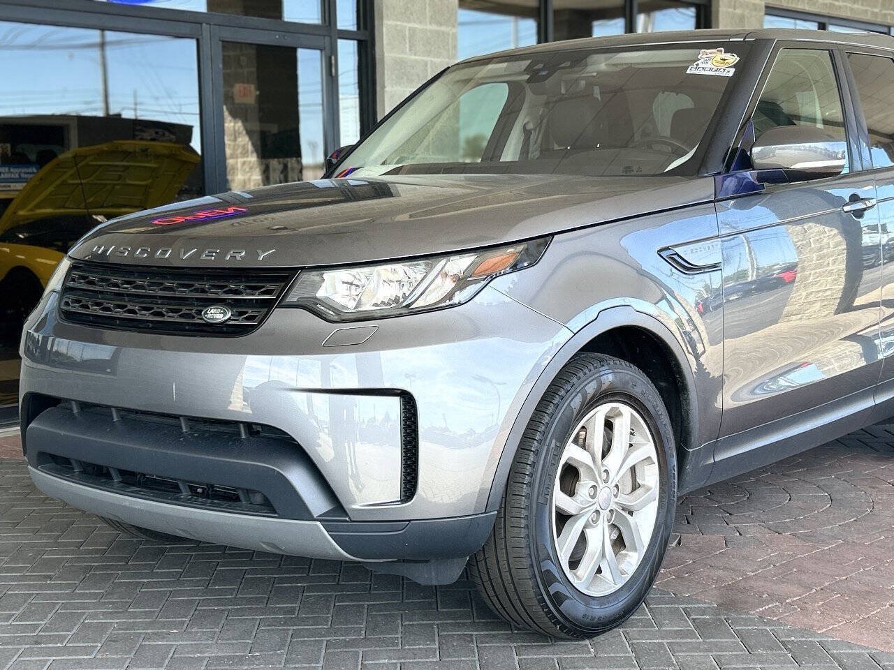 Used 2018 Land Rover Discovery SE AWD/4WD image 90