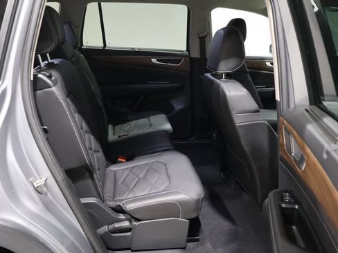 Used 2025 Volkswagen Atlas SE AWD/4WD image 23