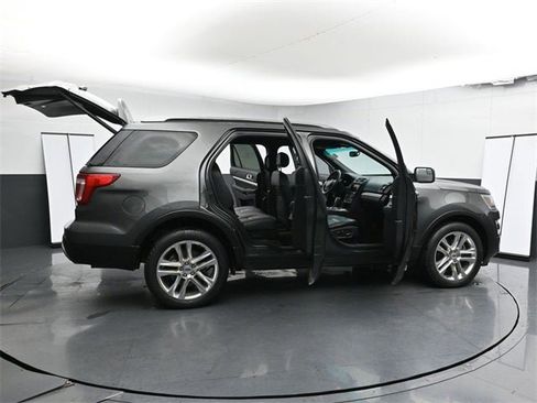 Used 2016 Ford Explorer XLT w/ Equipment Group 202A image 40