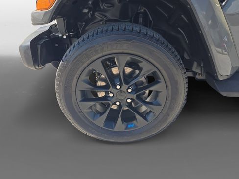 Used 2023 Jeep Wrangler Unlimited Sahara w/ Cold Weather Group AWD/4WD image 9