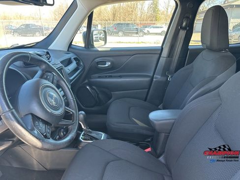 Used 2019 Jeep Renegade Altitude w/ Quick Order Package 2XM AWD/4WD image 16