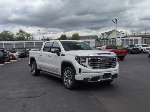 Used 2024 GMC Sierra 1500 Denali w/ Denali Reserve Package AWD/4WD image 3