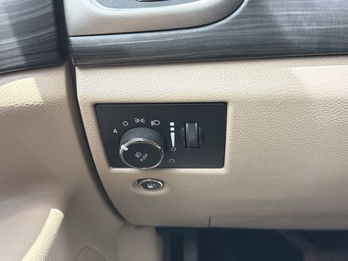 Used 2019 Jeep Grand Cherokee Laredo RWD image 24