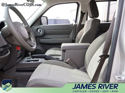 Used 2008 Dodge Nitro SXT image 22