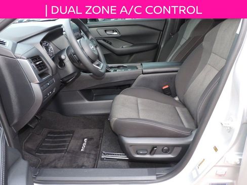 Used 2024 Nissan Rogue SV image 15