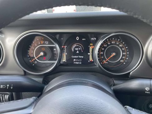 Used 2018 Jeep Wrangler Sport AWD/4WD image 19