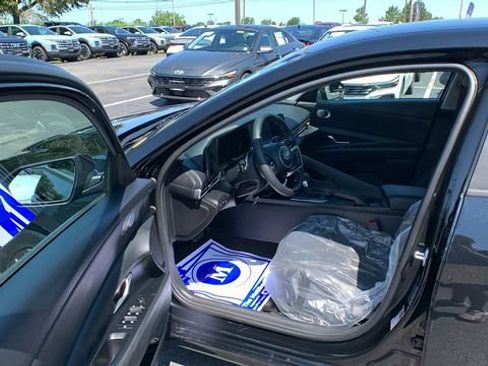 Used 2023 Hyundai Elantra SEL FWD image 10