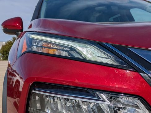 Used 2023 Nissan Rogue SV image 10