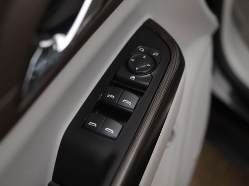 Used 2023 GMC Acadia SLT FWD image 26