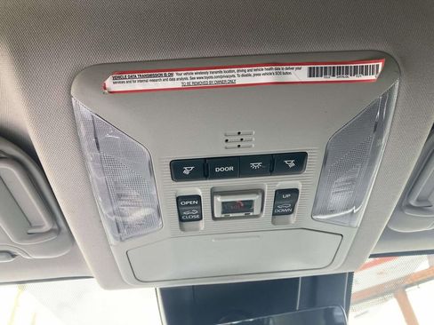 Used 2021 Toyota RAV4 XLE Premium image 29