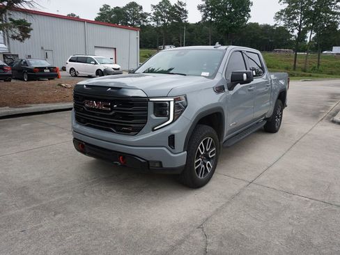 Used 2024 GMC Sierra 1500 AT4 w/ Technology Package AWD/4WD image 25
