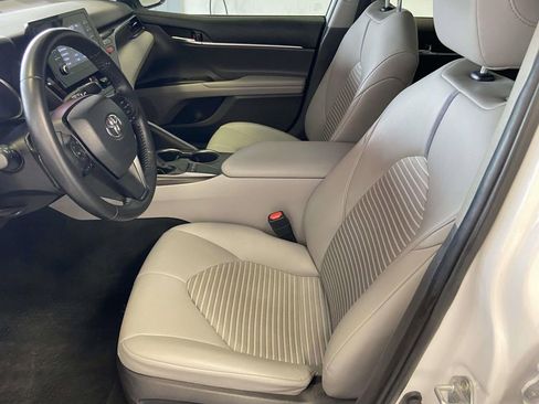 Used 2022 Toyota Camry SE w/ Convenience Package image 14