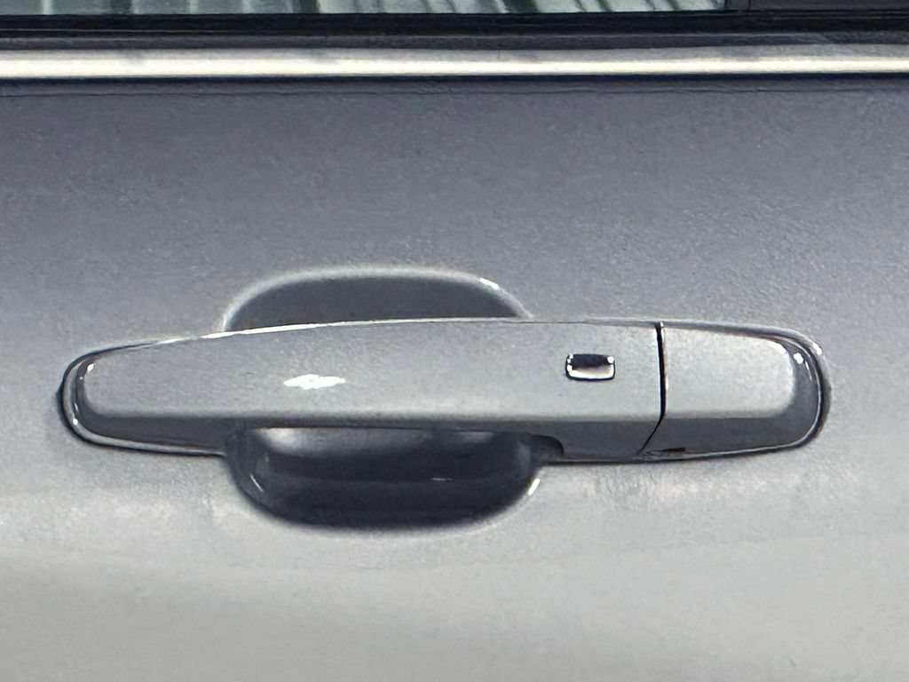 Used 2024 Chevrolet Equinox LT FWD image 17