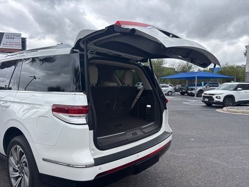 Used 2023 Lincoln Navigator Reserve image 14