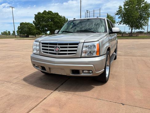Used 2005 Cadillac Escalade 2WD image 4