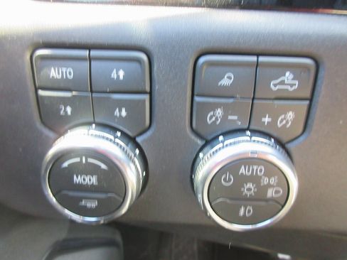 New 2026 GMC Sierra 1500 SLT w/ SLT Convenience Package image 17