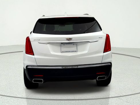 Used 2017 Cadillac XT5 Luxury w/ Driver Awareness Package FWD image 4