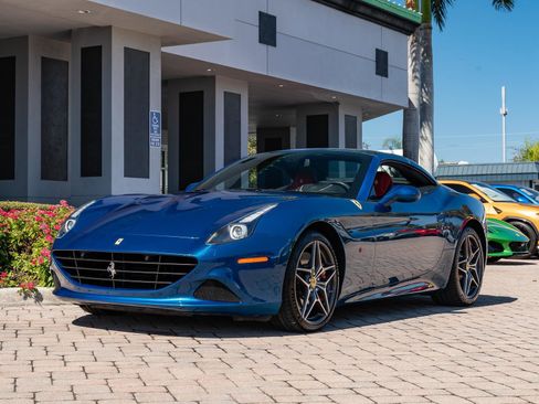 Used 2016 Ferrari California T image 31