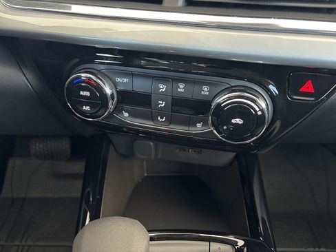 New 2026 Chevrolet Trax LT image 19