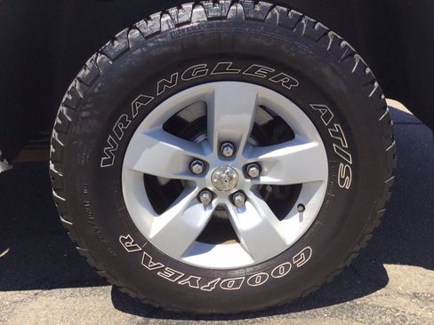 Used 2019 RAM 1500 Classic SLT AWD/4WD image 37
