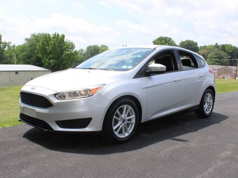 Used 2018 Ford Focus SE FWD image 4