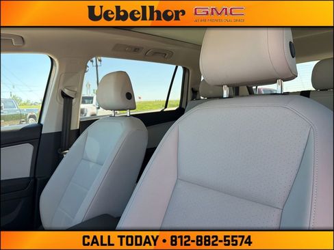 Used 2021 Volkswagen Tiguan SE w/ Panoramic Sunroof Package FWD image 26