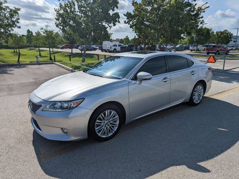 Used 2014 Lexus ES 350 w/ Luxury Package image 2