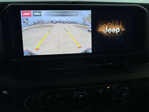 Used 2024 Jeep Gladiator Rubicon w/ Technology Group image 17