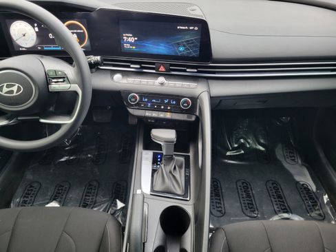 Certified 2024 Hyundai Elantra SEL image 15