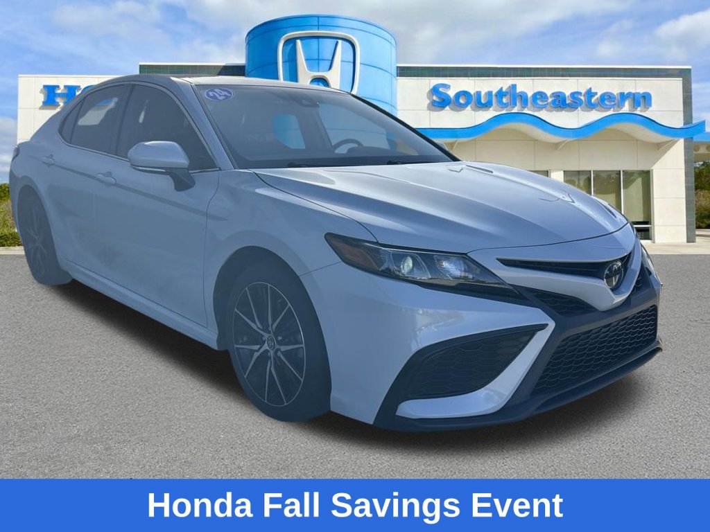 Used 2024 Toyota Camry SE FWD image 3