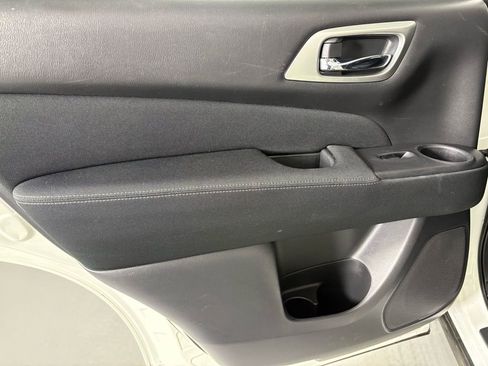 Certified 2017 Nissan Pathfinder SV image 32