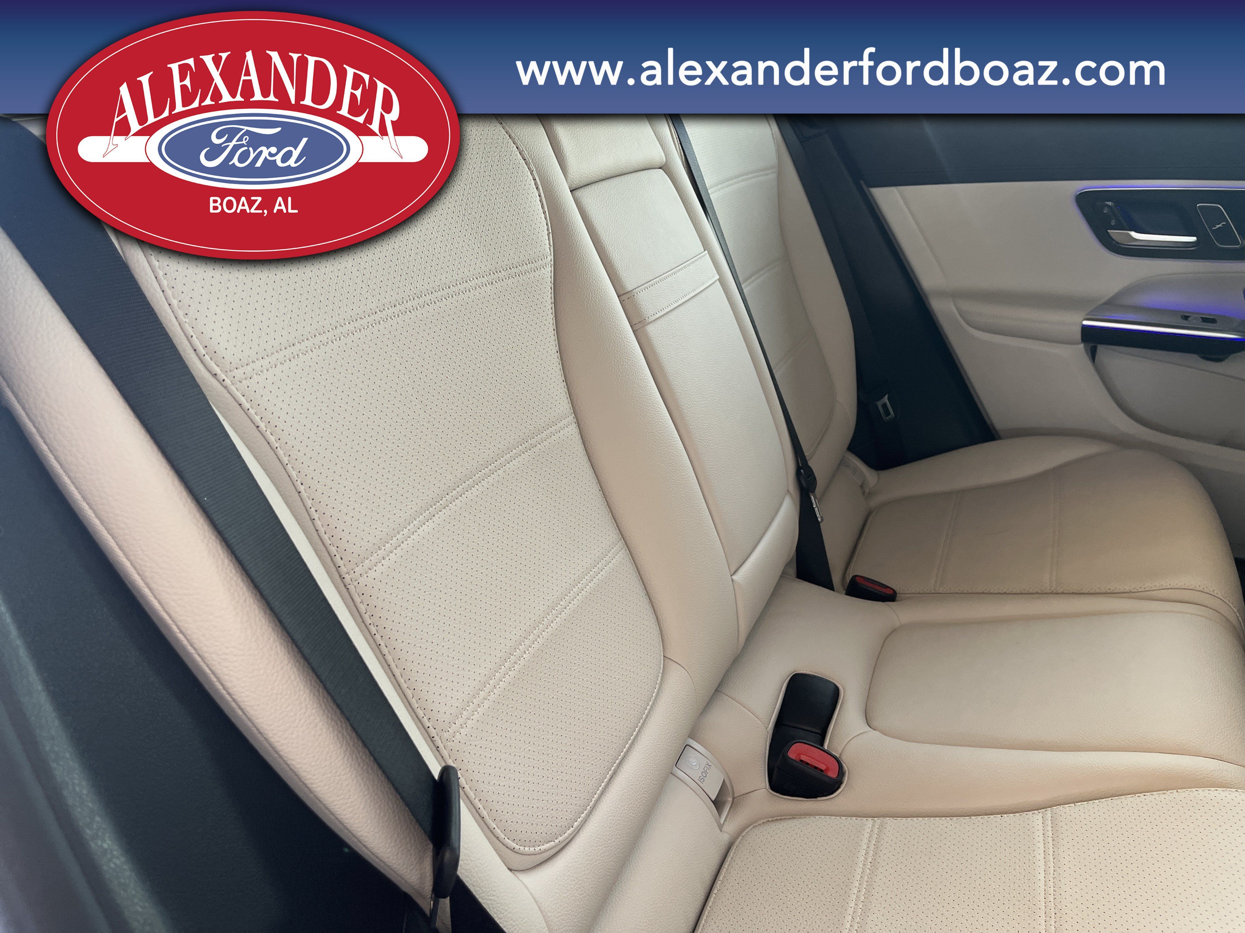 Used 2025 Mercedes-Benz GLC 300 4MATIC image 17