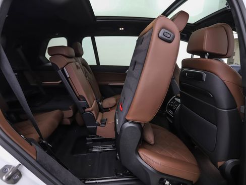 Used 2023 BMW X7 xDrive40i w/ M Sport Package image 36