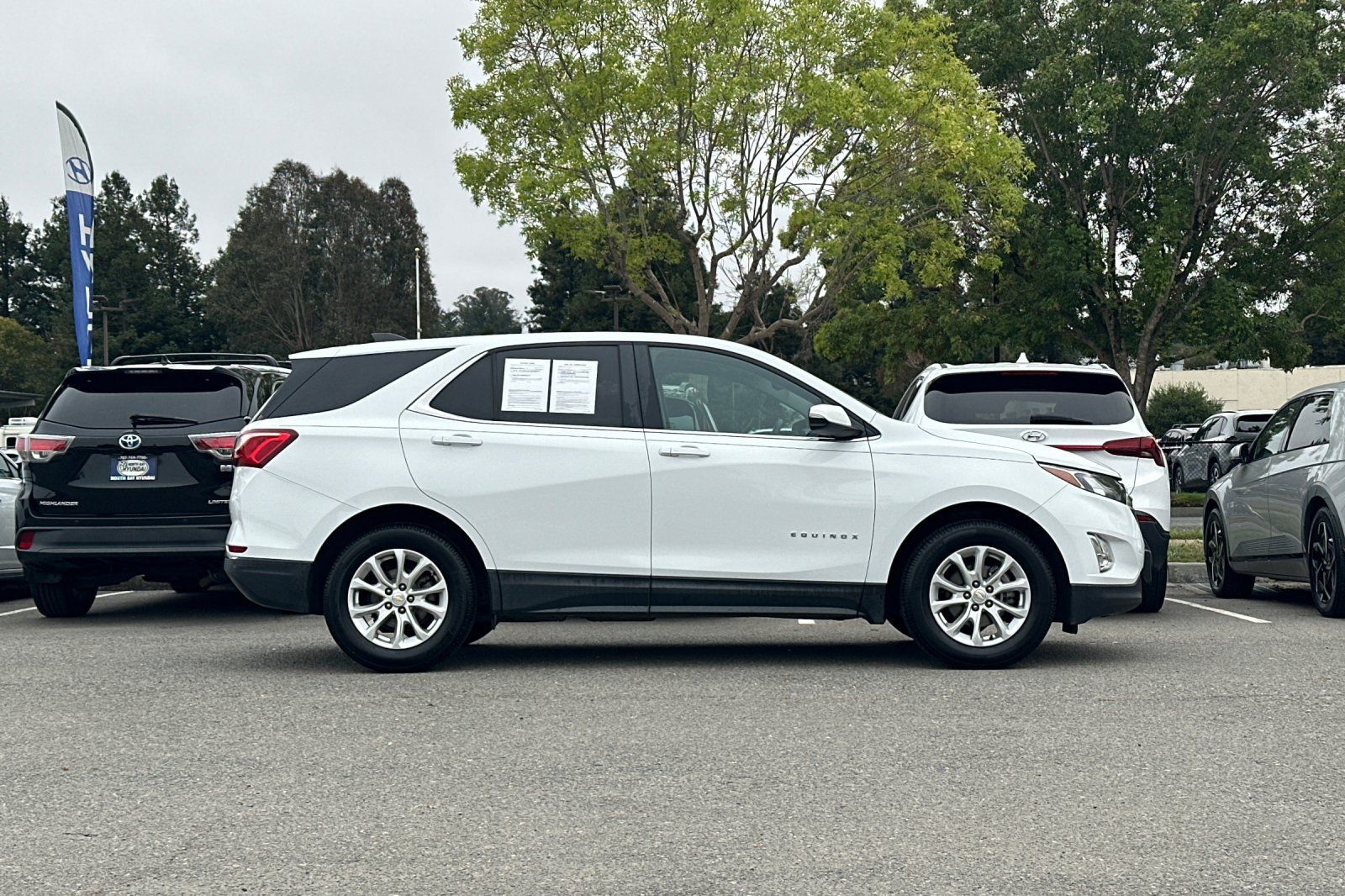 Used 2018 Chevrolet Equinox LT FWD image 3