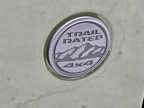 Used 2023 Jeep Gladiator Willys image 32