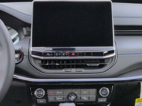 New 2026 Jeep Compass Latitude image 17