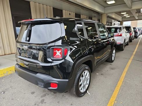 Used 2023 Jeep Renegade Latitude image 3
