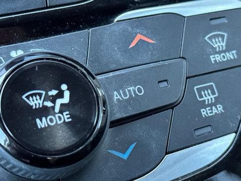 Used 2022 Chrysler Pacifica Touring-L FWD image 31