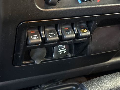 Used 2004 Jeep Wrangler Rubicon w/ Dual Top Group image 28