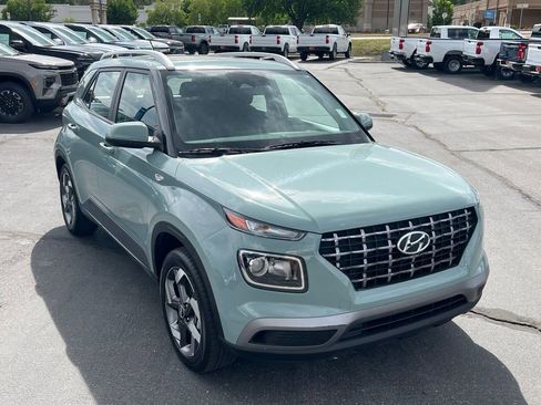 Used 2025 Hyundai Venue SEL FWD image 5