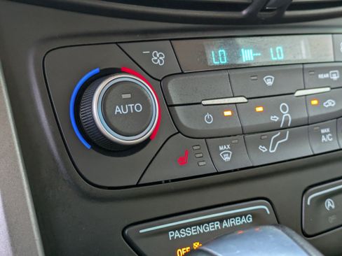 Used 2019 Ford Escape SEL image 30