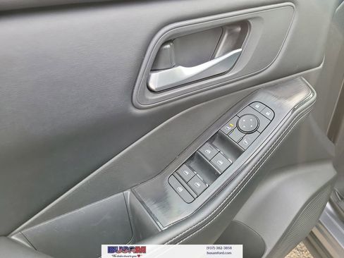 Used 2025 Nissan Rogue SV FWD image 16