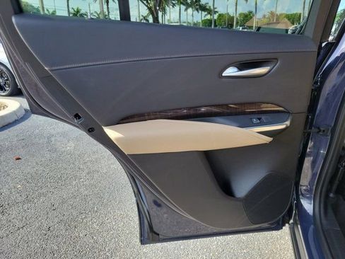 Used 2025 Cadillac XT4 Premium Luxury FWD image 10