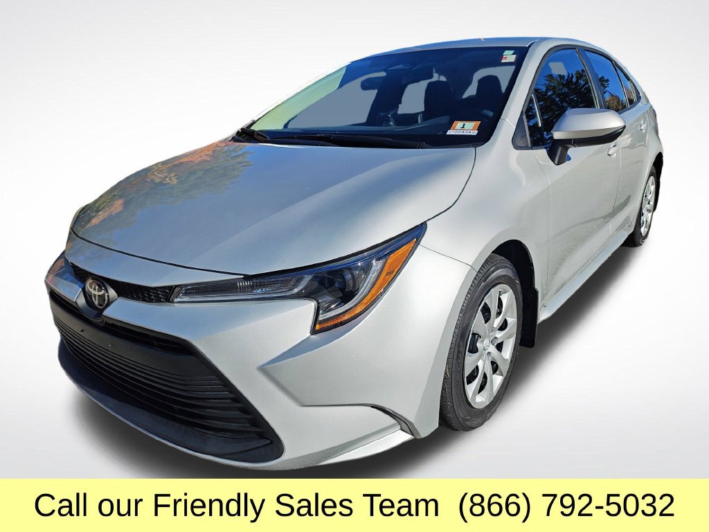 Used 2024 Toyota Corolla LE FWD image 1