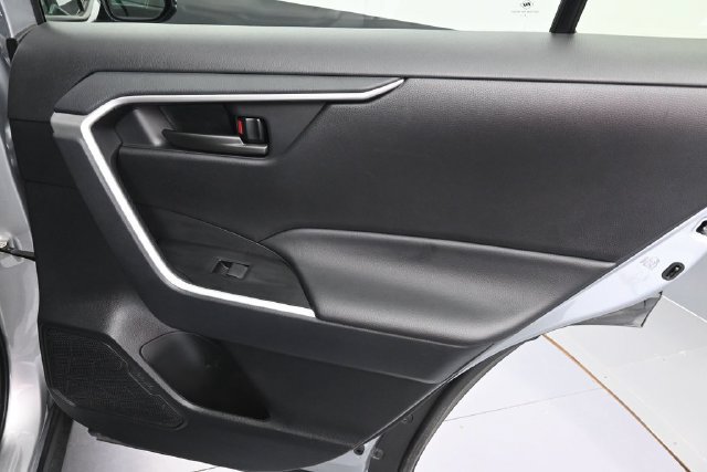 Used 2025 Toyota RAV4 LE AWD/4WD image 30