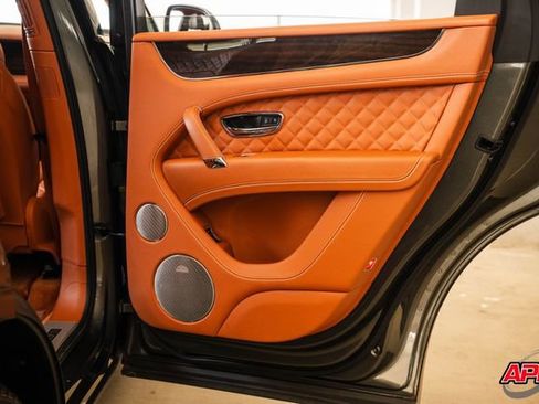 Used 2017 Bentley Bentayga image 81